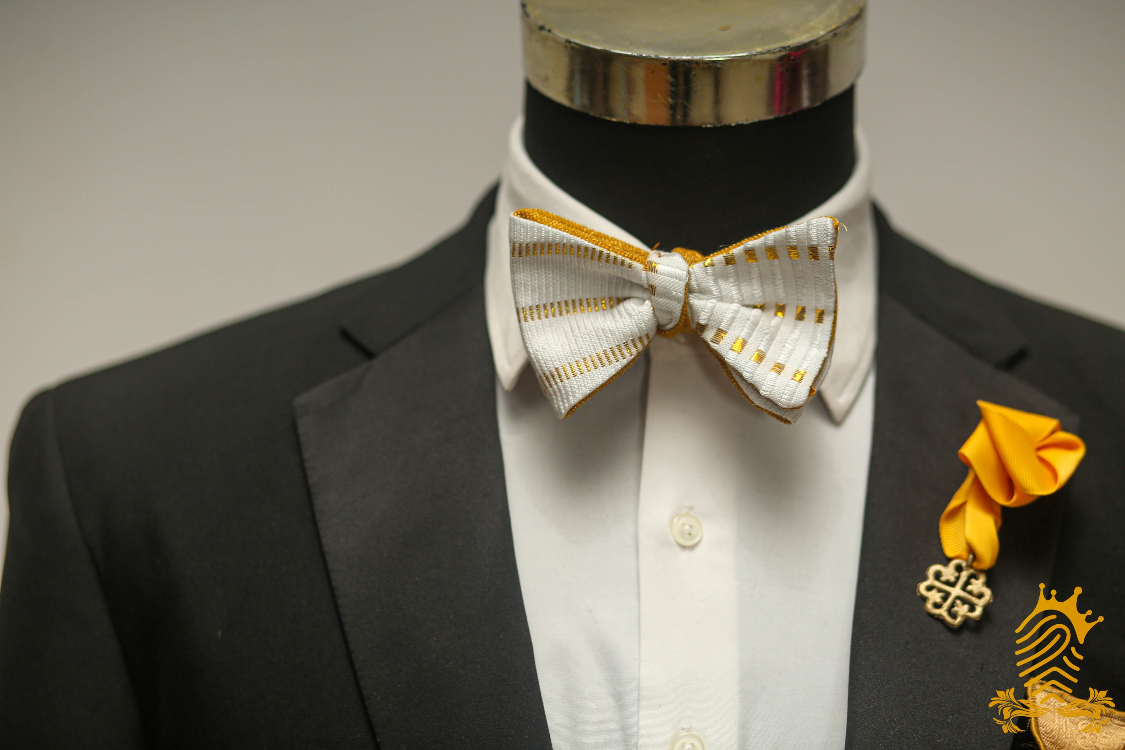 Authentic Kente fabric Bow-tie : Faux self-tie Design